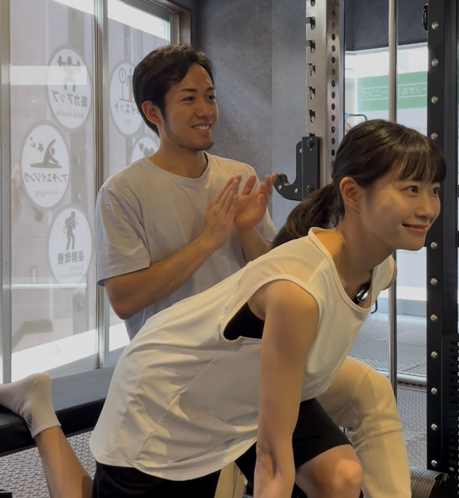 ARISANFITで健康的にトレーニングする様子